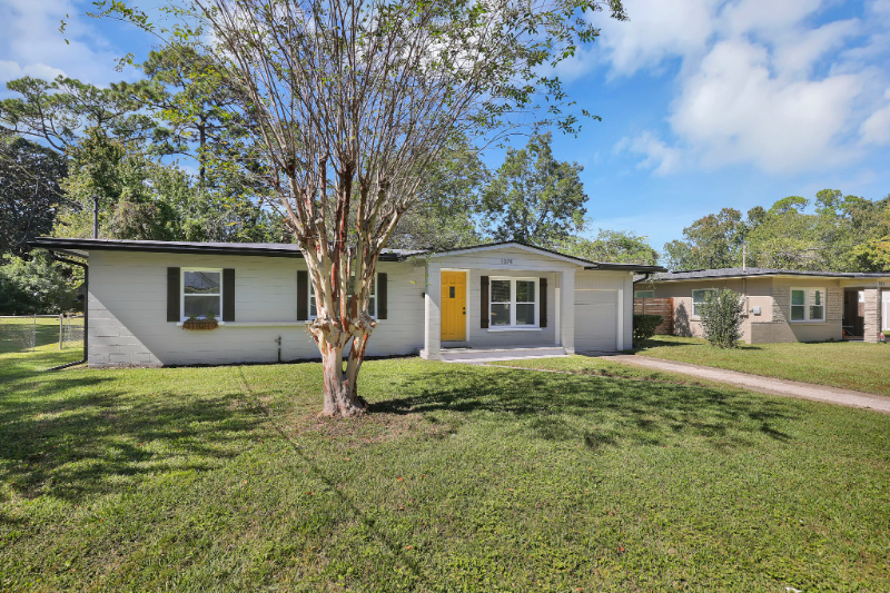 1374 Murray Dr - Photo 3 of 39