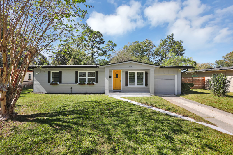 1374 Murray Dr - Photo 4 of 39