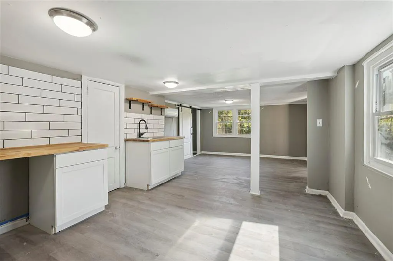 2541 Jewel St #B - Photo 4 of 6
