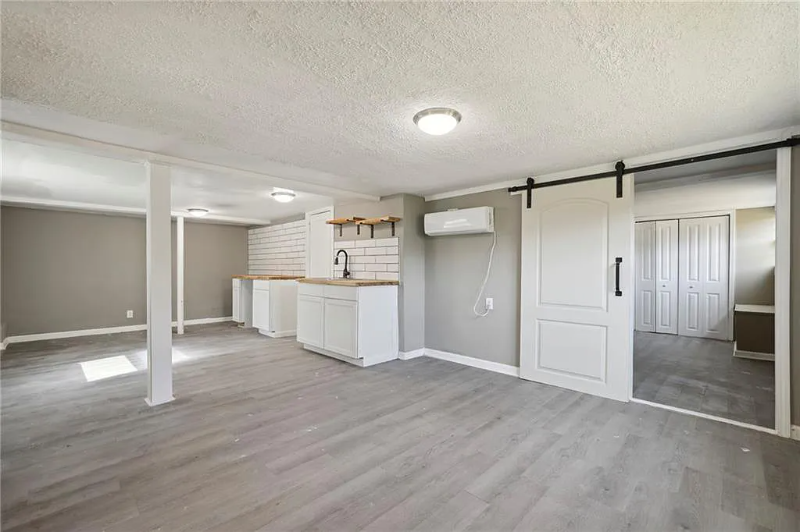 2541 Jewel St #B - Photo 5 of 6