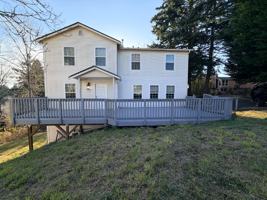 featured image of 12 Lake Louise Dr Sw