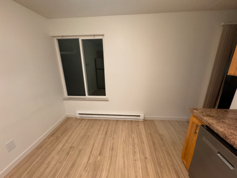 297 Main St W #3 - Photo 5 of 37