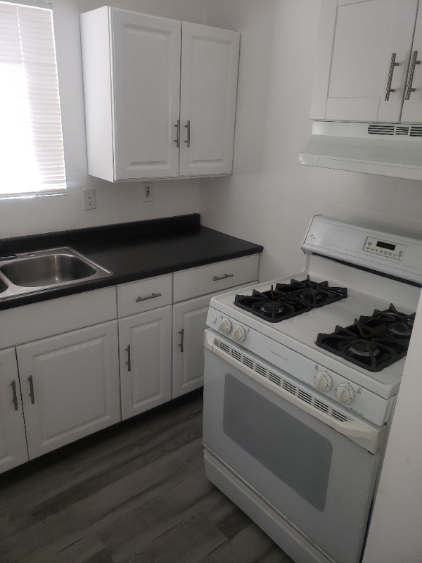 1540 1/2 W 58th St - Photo 5 of 5