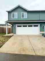 302 Oak St - Photo 1 of 1