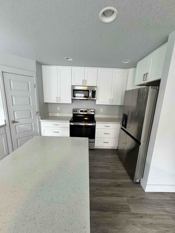 302 Oak St - Photo 2 of 20