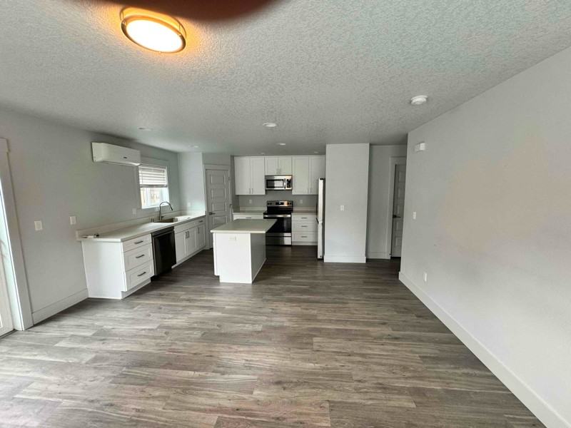 302 Oak St - Photo 5 of 20