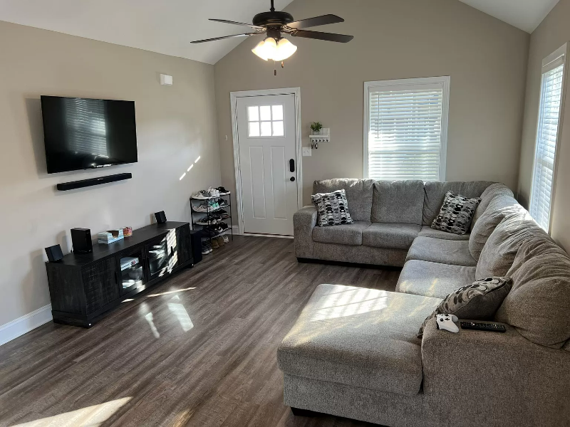 201 Geneva Ln - Photo 3 of 15