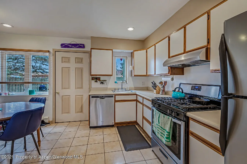 350 S 8th St - Photo 2 of 11