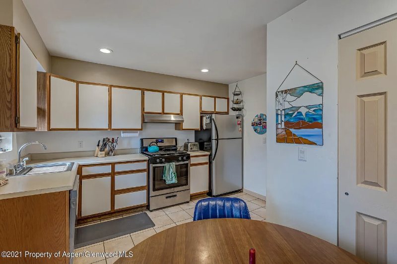 350 S 8th St - Photo 3 of 11