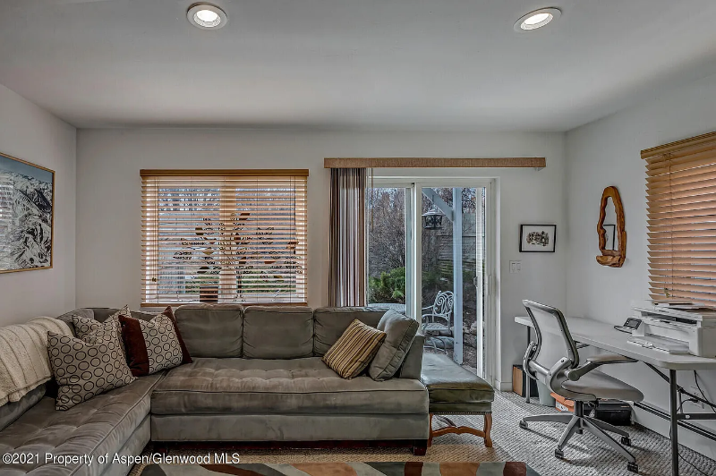 350 S 8th St - Photo 4 of 11