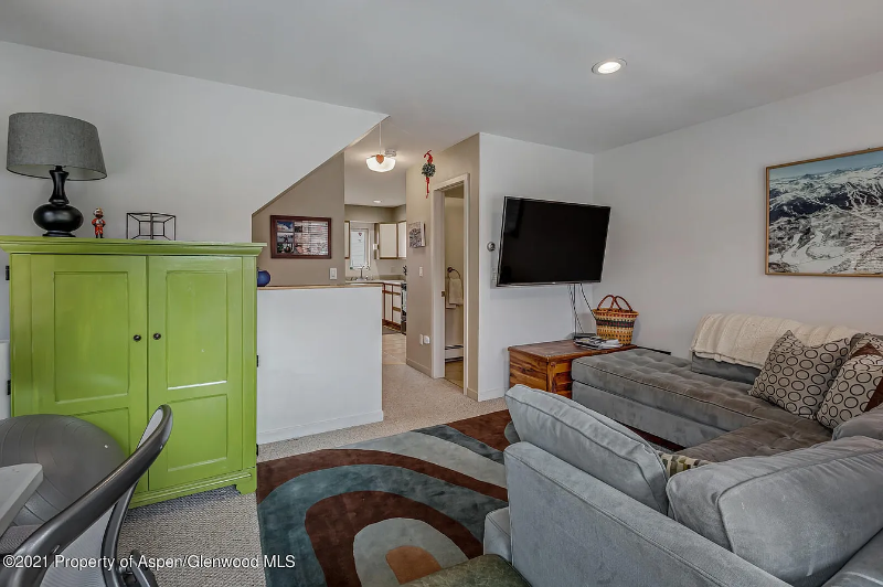 350 S 8th St - Photo 5 of 11