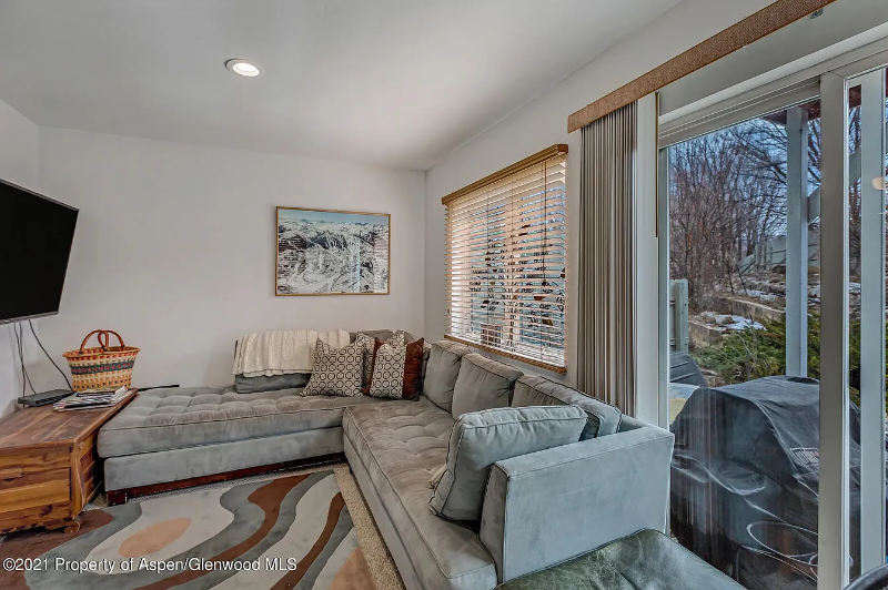 350 S 8th St - Photo 6 of 11