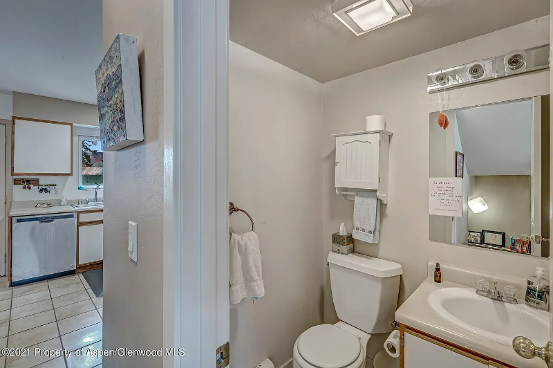 350 S 8th St - Photo 7 of 11