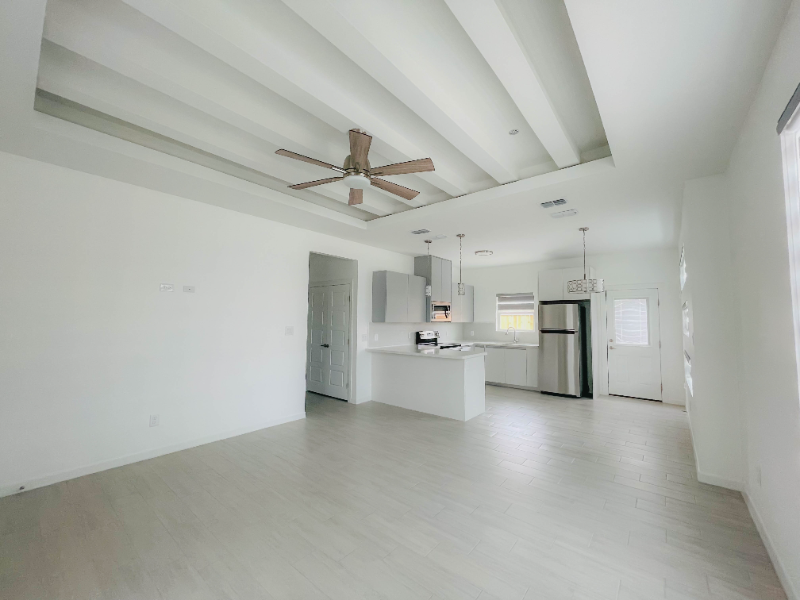 1623 W Sumitt Dr #3 - Photo 2 of 11