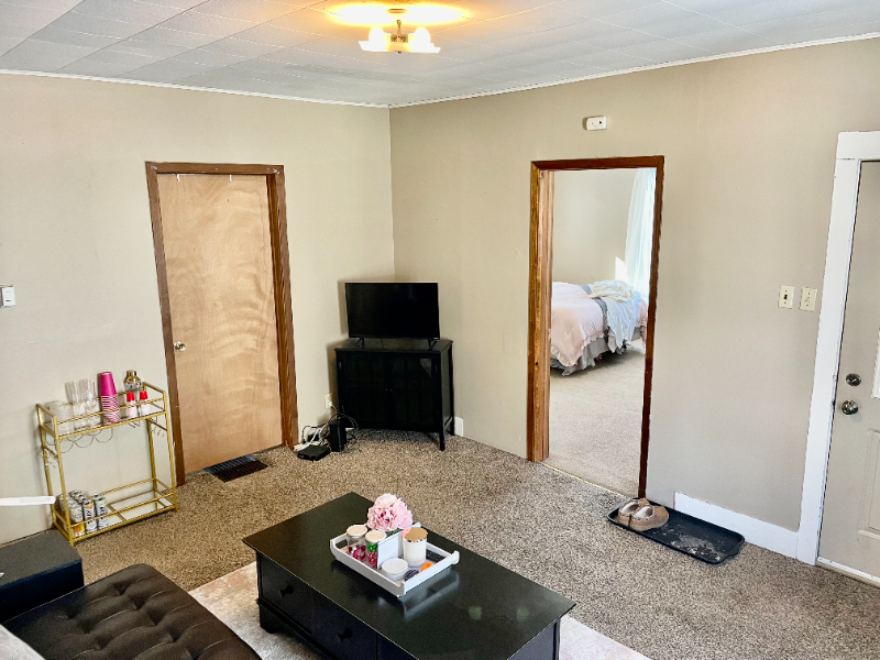 323 Center St - Photo 2 of 10