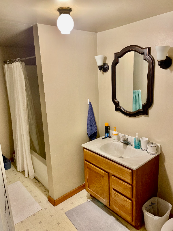 323 Center St - Photo 5 of 10