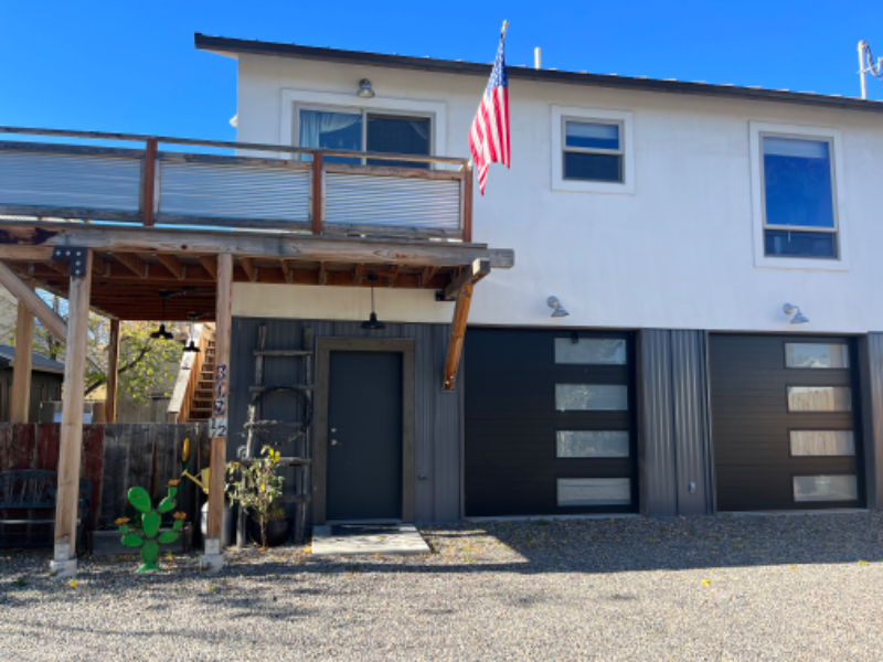 317 1/2 S E St #B - Photo 2 of 42