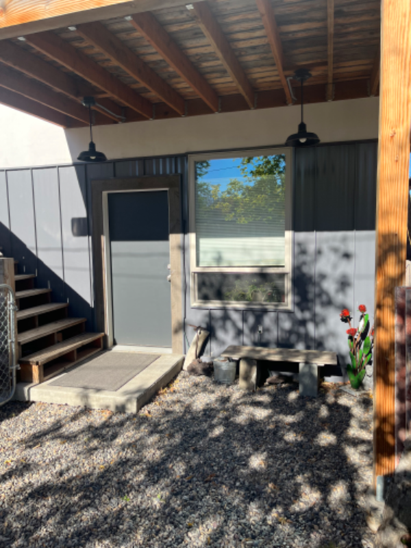 317 1/2 S E St #B - Photo 5 of 42