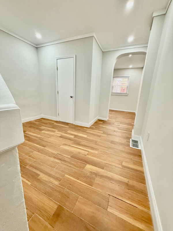 2606 E Madison St - Photo 7 of 36