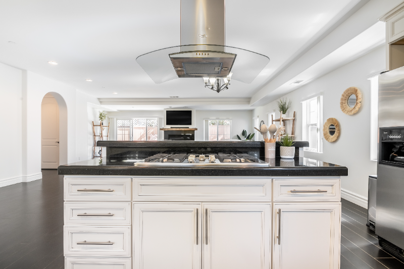 215 Alexander Ct - Photo 5 of 40