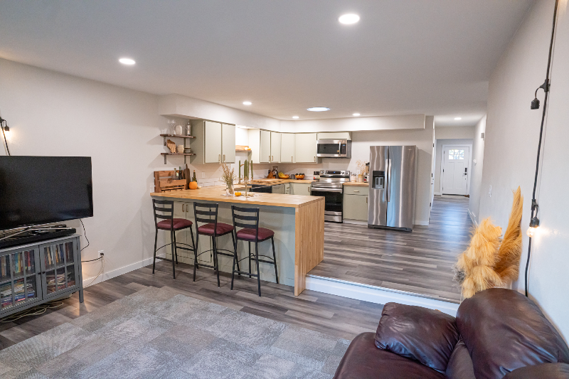 1138 W Cecil St #1138 - Photo 3 of 20