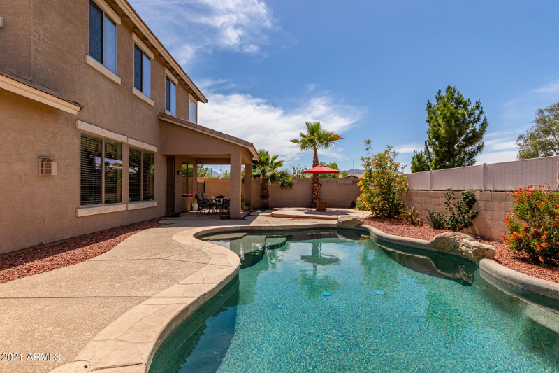 18096 W Paradise Ln - Photo 3 of 39
