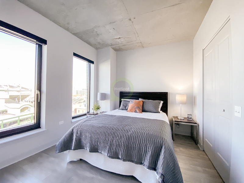 1035 W Addison St - Photo 5 of 12