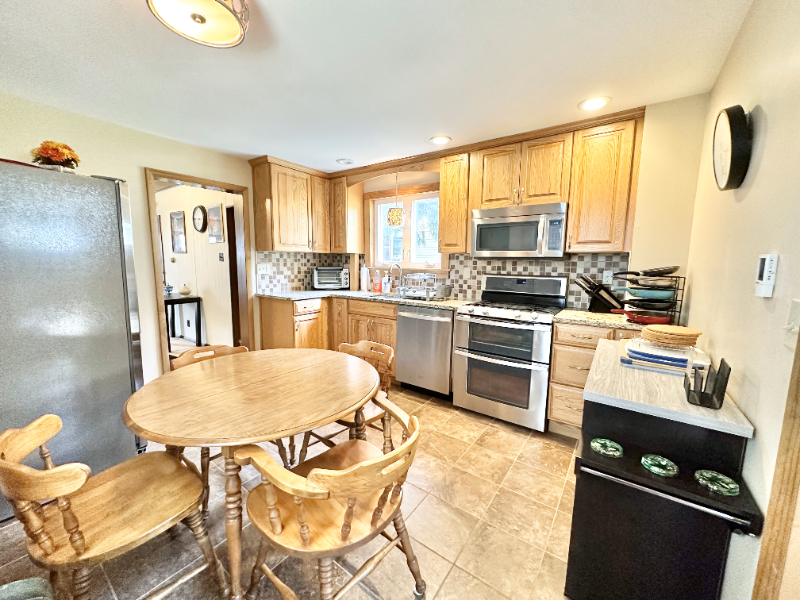 990 Cherry St - Photo 2 of 4
