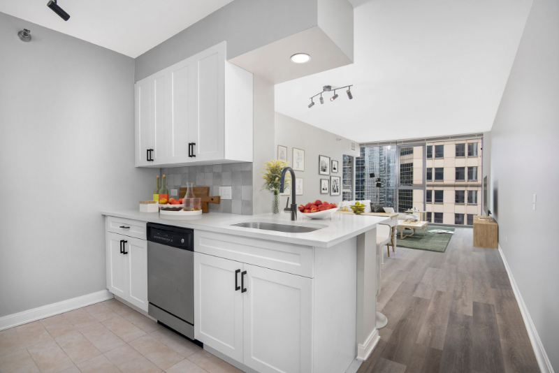 210 S Wells St - Photo 2 of 17