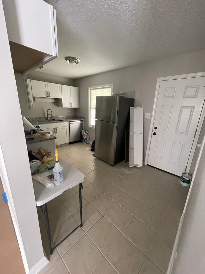 6102 Stoneyridge Dr - Photo 6 of 11