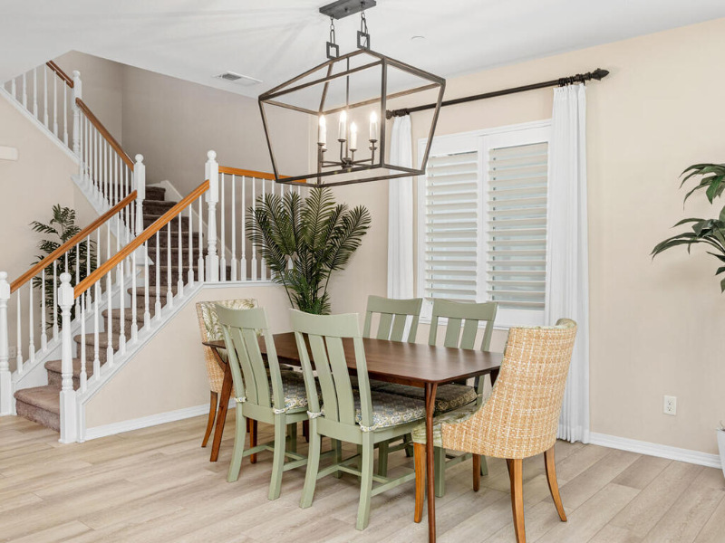 7263 Wembley St - Photo 3 of 38