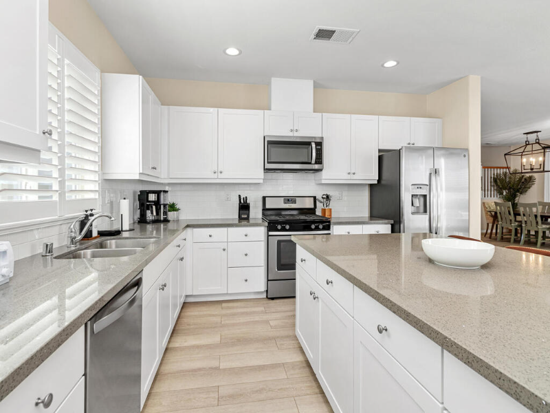 7263 Wembley St - Photo 4 of 38