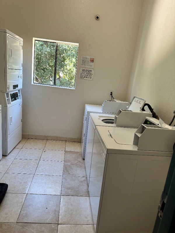 7040 Haskell Ave - Photo 3 of 3