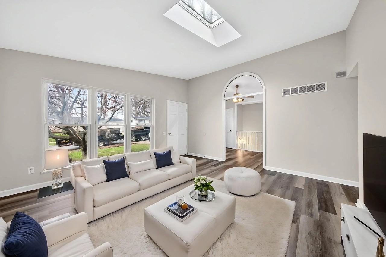 2550 Pheasant Dr - Photo 2 of 22