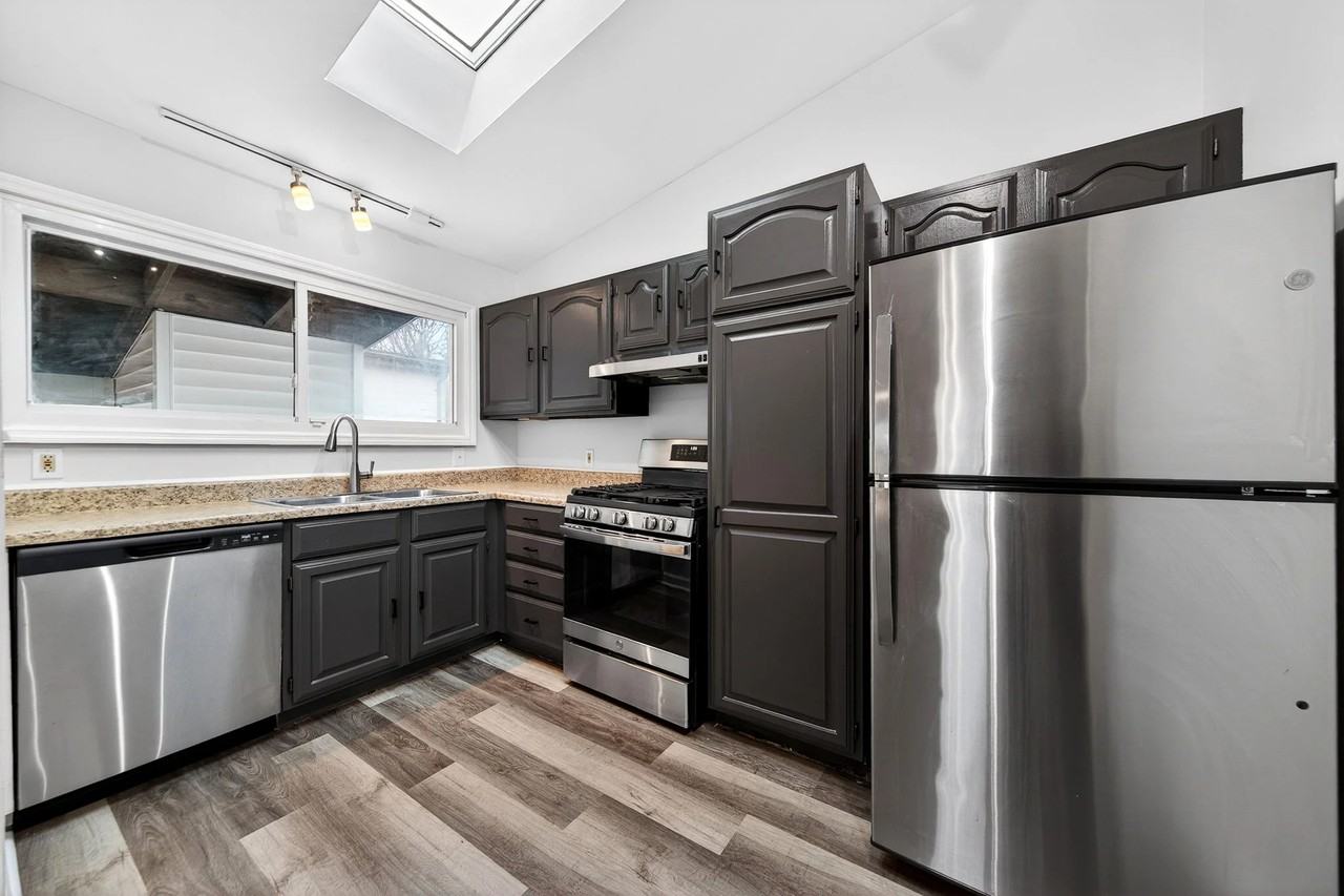 2550 Pheasant Dr - Photo 3 of 22