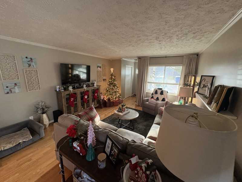 1732 Woodpointe Dr - Photo 3 of 15