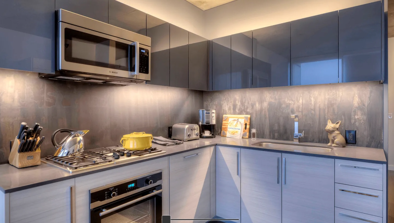 620 W Division St - Photo 2 of 8