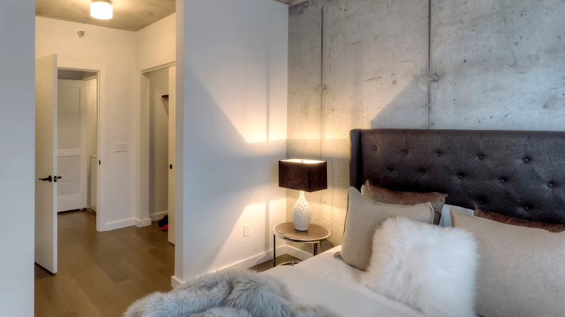 620 W Division St - Photo 4 of 8