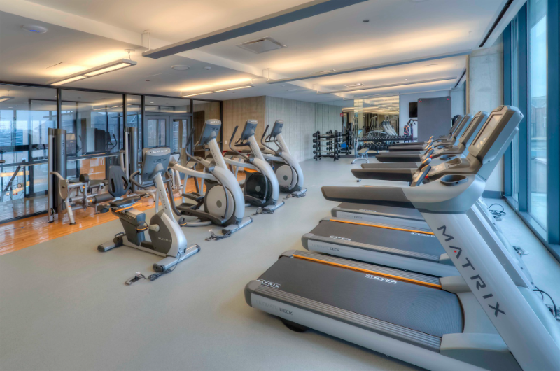 620 W Division St - Photo 5 of 8