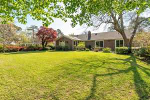 featured image of 702 Robert E Lee Dr