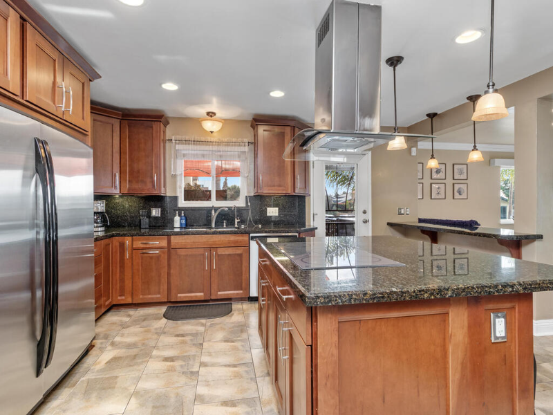 244 S Horne St - Photo 7 of 31