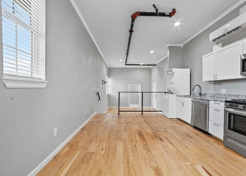 2714 E 15th St #4 - Photo 2 of 7