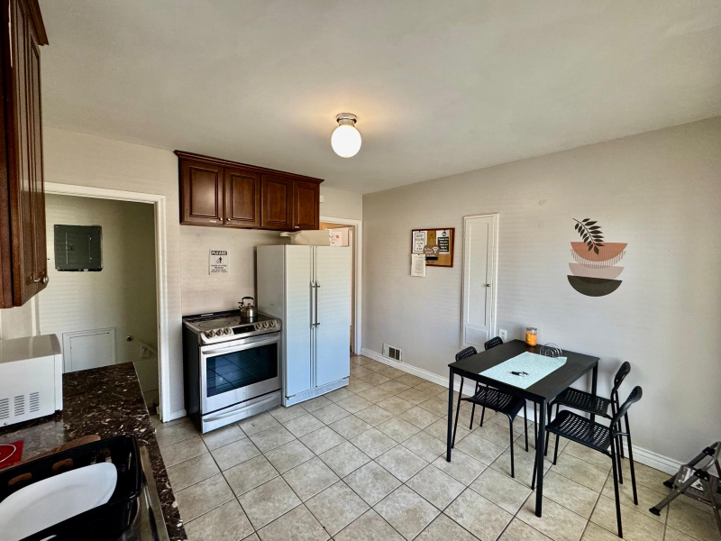 2577 S St #1 - Photo 3 of 11