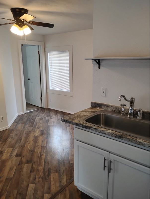 908 15th St #4 - Photo 5 of 11