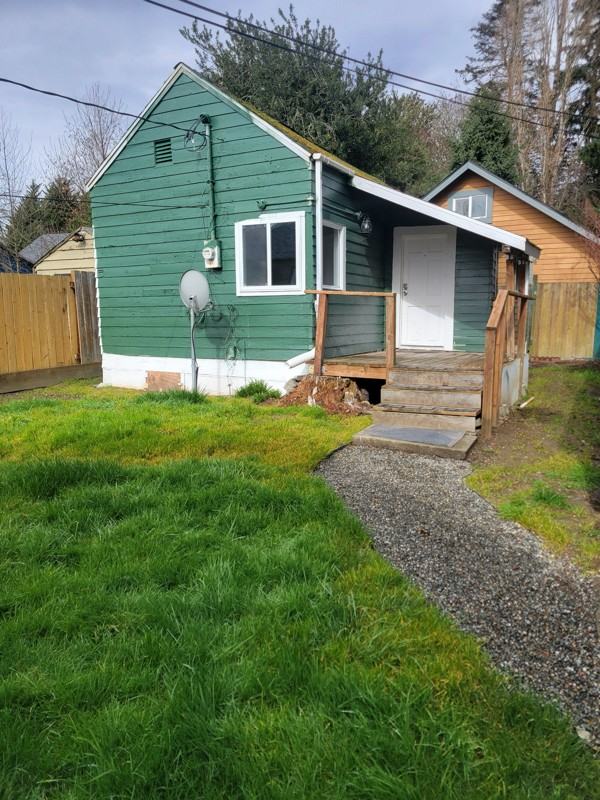 908 15th St #4 - Photo 2 of 11