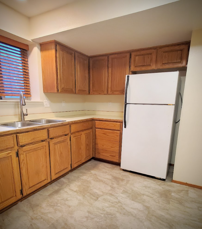 570 Reser Rd - Photo 5 of 12