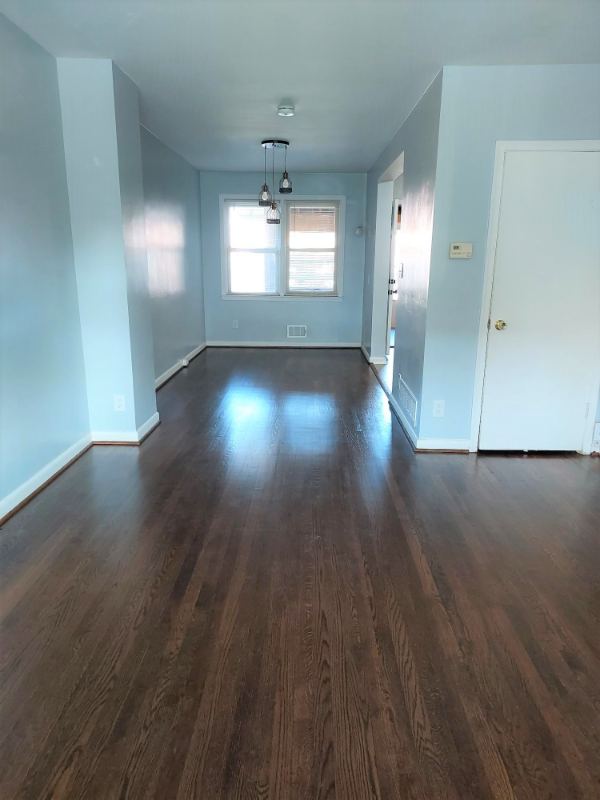 2242 Graythorn Rd - Photo 3 of 14