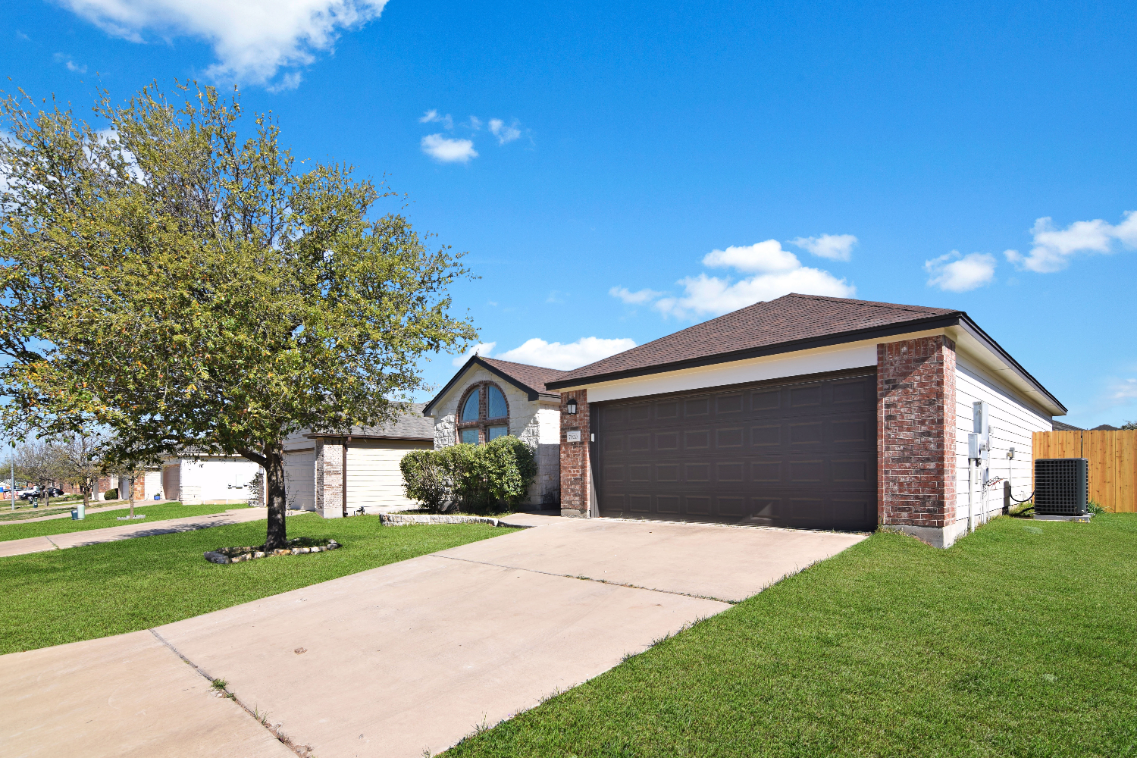 7920 Bridgepointe Dr #NA - Photo 2 of 13