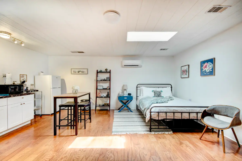 410 Harvard Dr Se #C - Photo 2 of 17