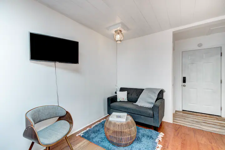 410 Harvard Dr Se #C - Photo 6 of 17